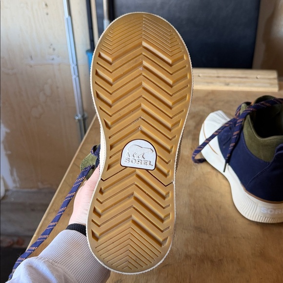 Sorel size 10.5 out n about boot - Picture 5 of 5